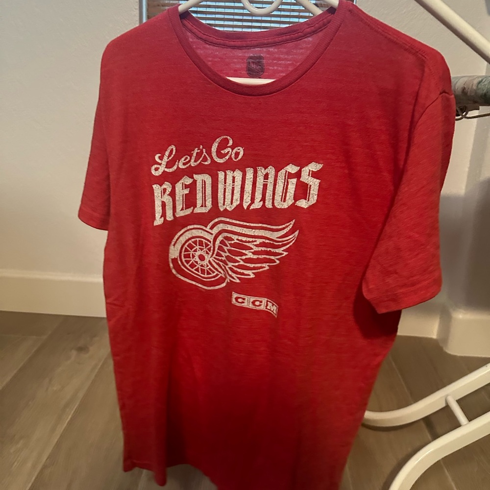 2 hockey t shirts, red wing, kings